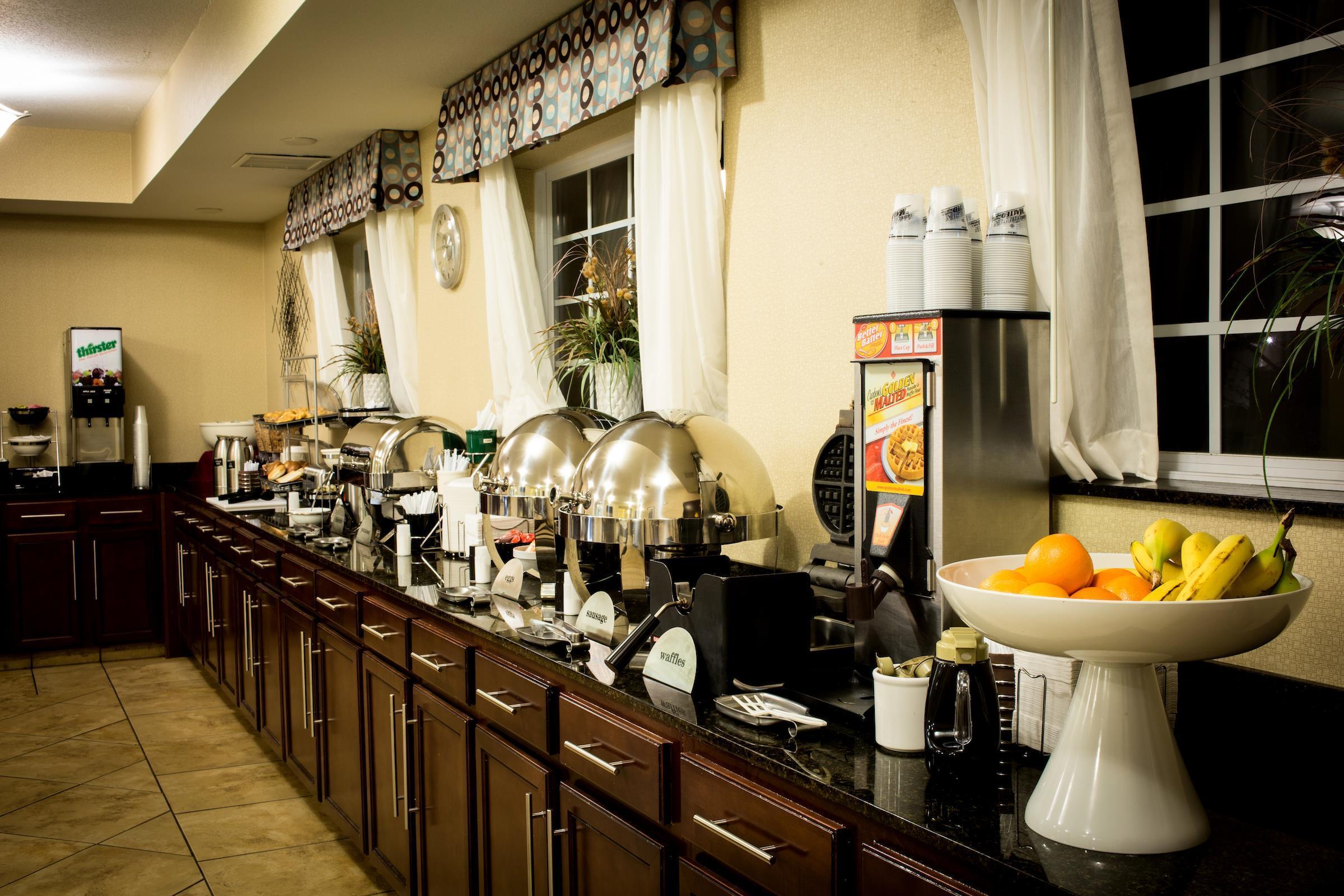 Best Western Plus Eastgate Inn & Suites Вічіта Екстер'єр фото