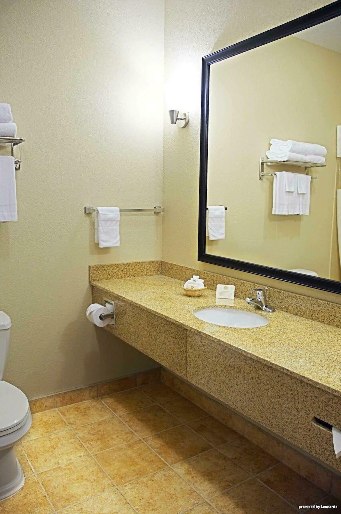 Best Western Plus Eastgate Inn & Suites Вічіта Номер фото