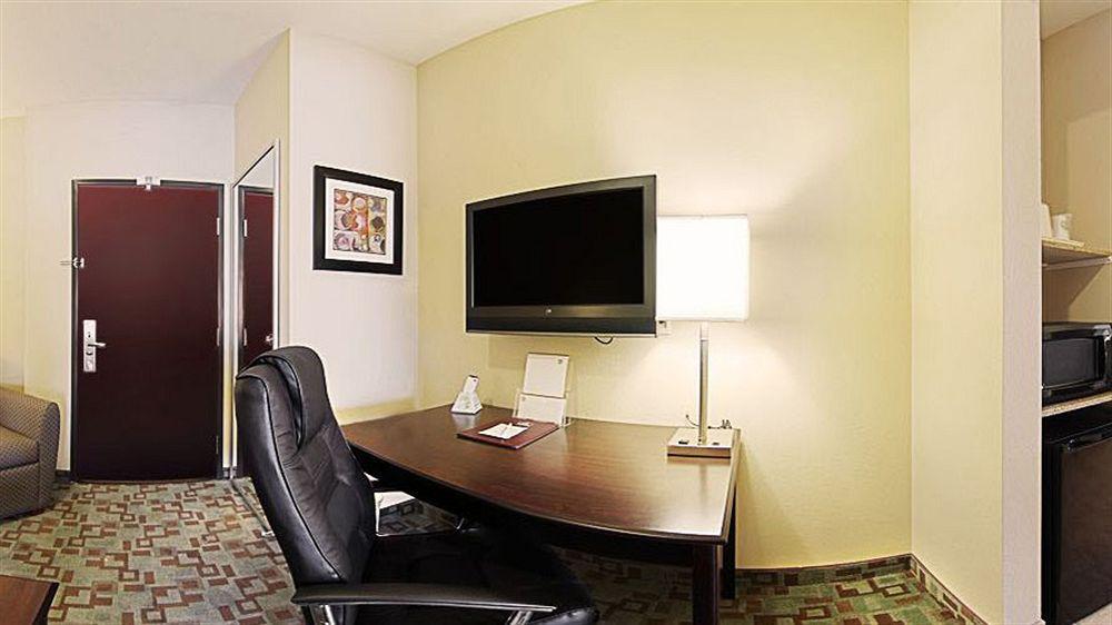 Best Western Plus Eastgate Inn & Suites Вічіта Екстер'єр фото